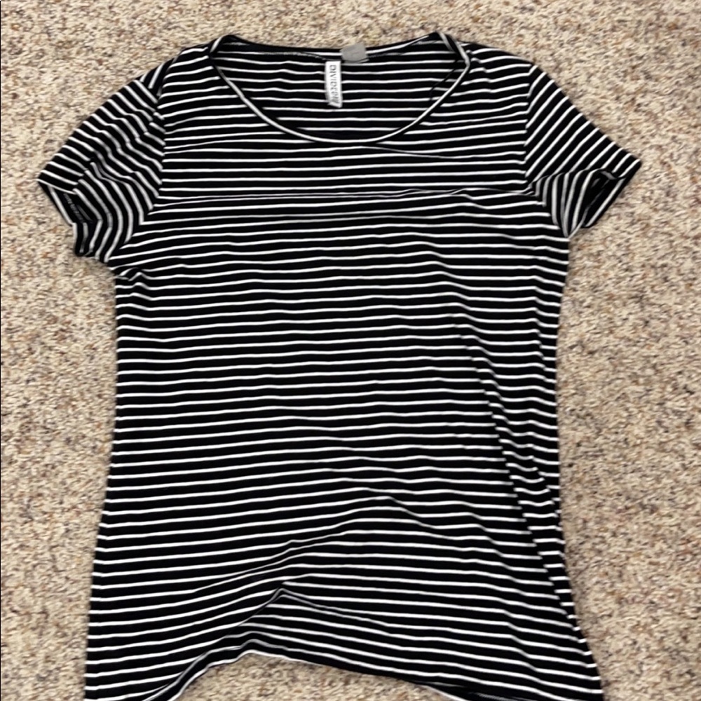 Cute shirt black and white stripes. Very soft and stretchy.